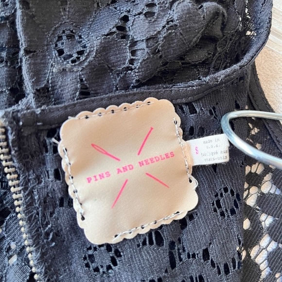 Pins & Needles Anthropologie Allover Lace Semi-sheer Puff Shoulder Top S Black - Picture 3 of 16